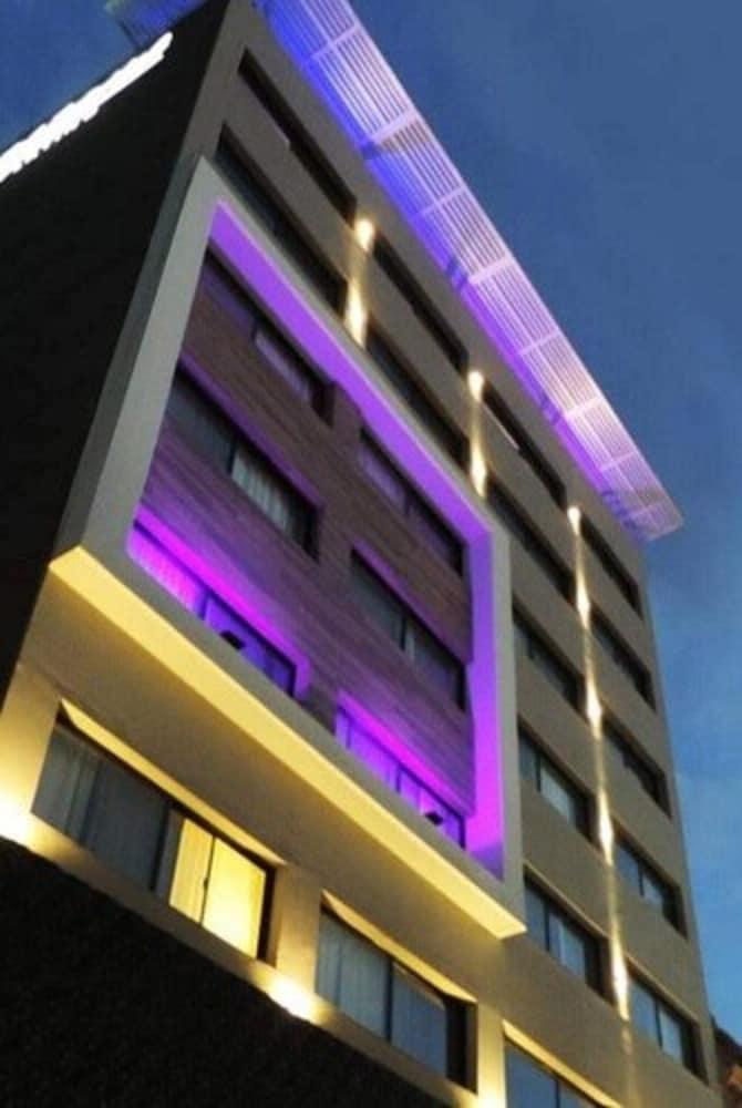 Hotel Senorial Platino Леон Екстер'єр фото