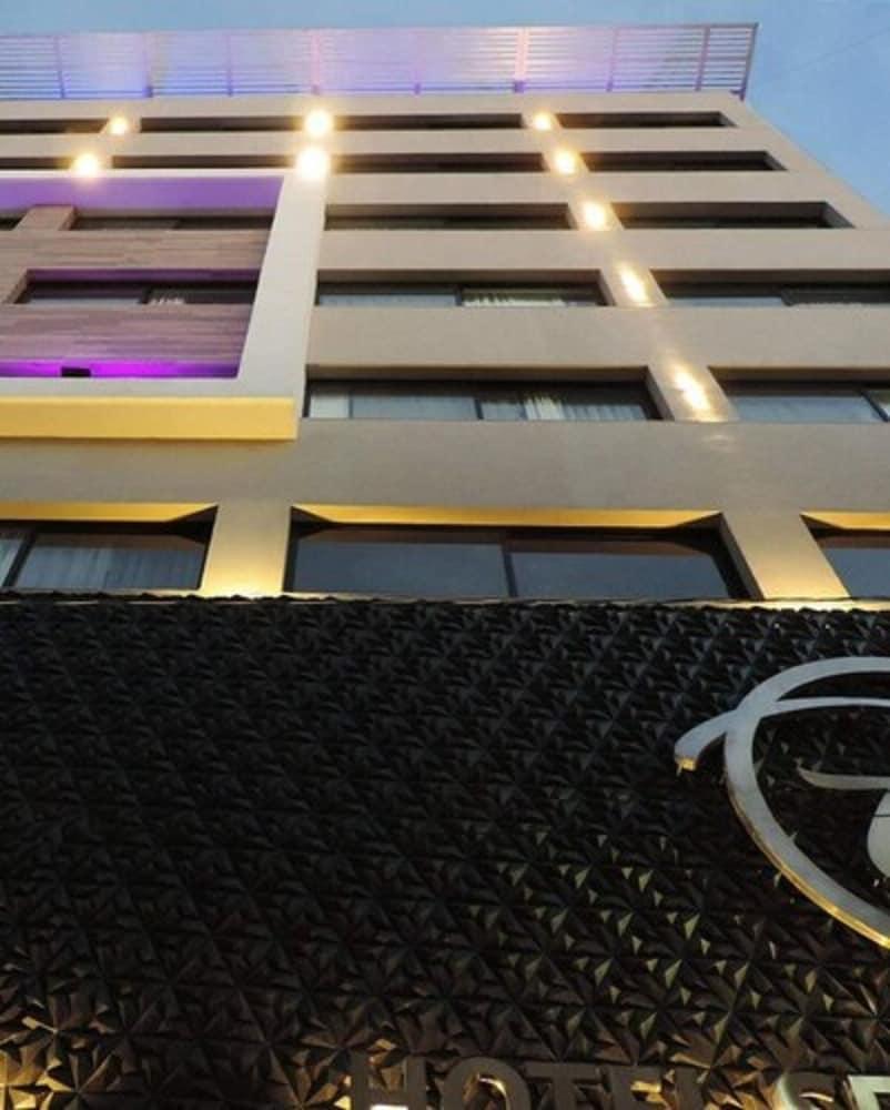 Hotel Senorial Platino Леон Екстер'єр фото